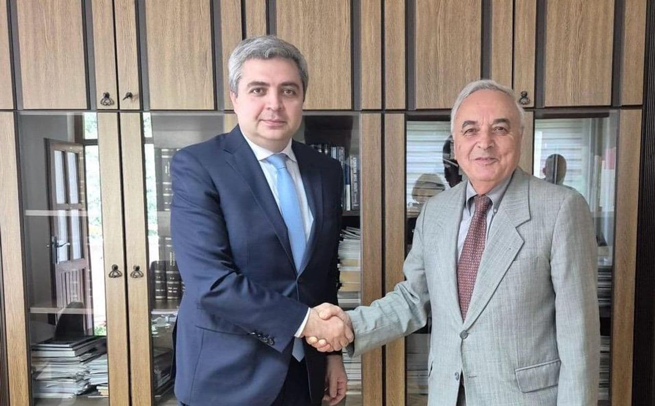 თურქეთის რესპუბლიკაში საქართველოს ელჩი არჩილ კალანდია ალევ ქილიჩს შეხვდა