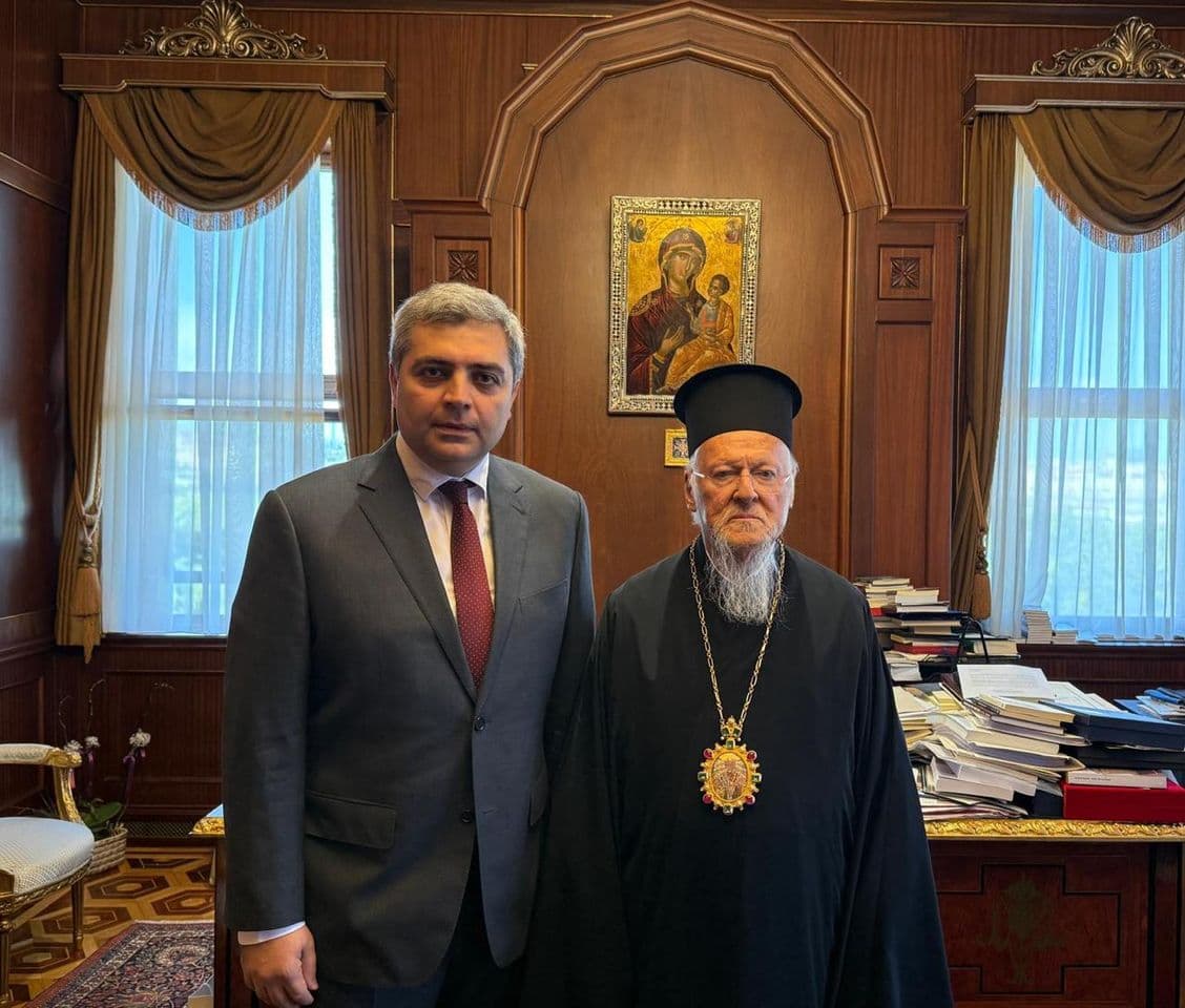  თურქეთის რესპუბლიკაში საქართველოს ელჩი არჩილ კალანდია, მსოფლიო პატრიარქს, მის ყოვლადუწმინდესობა ბართლომეოს პირველს შეხვდა
