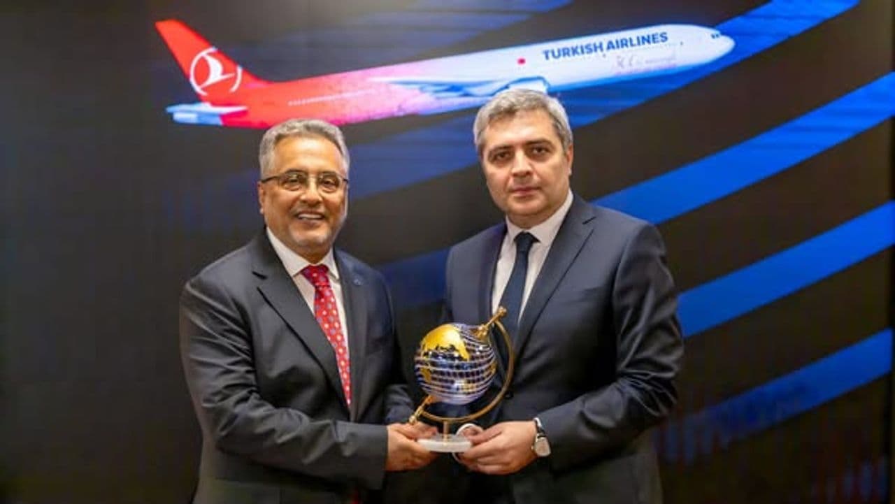 თურქეთის რესპუბლიკაში საქართველოს ელჩი არჩილ კალანდია აჰმეთ ბოლათს შეხვდა