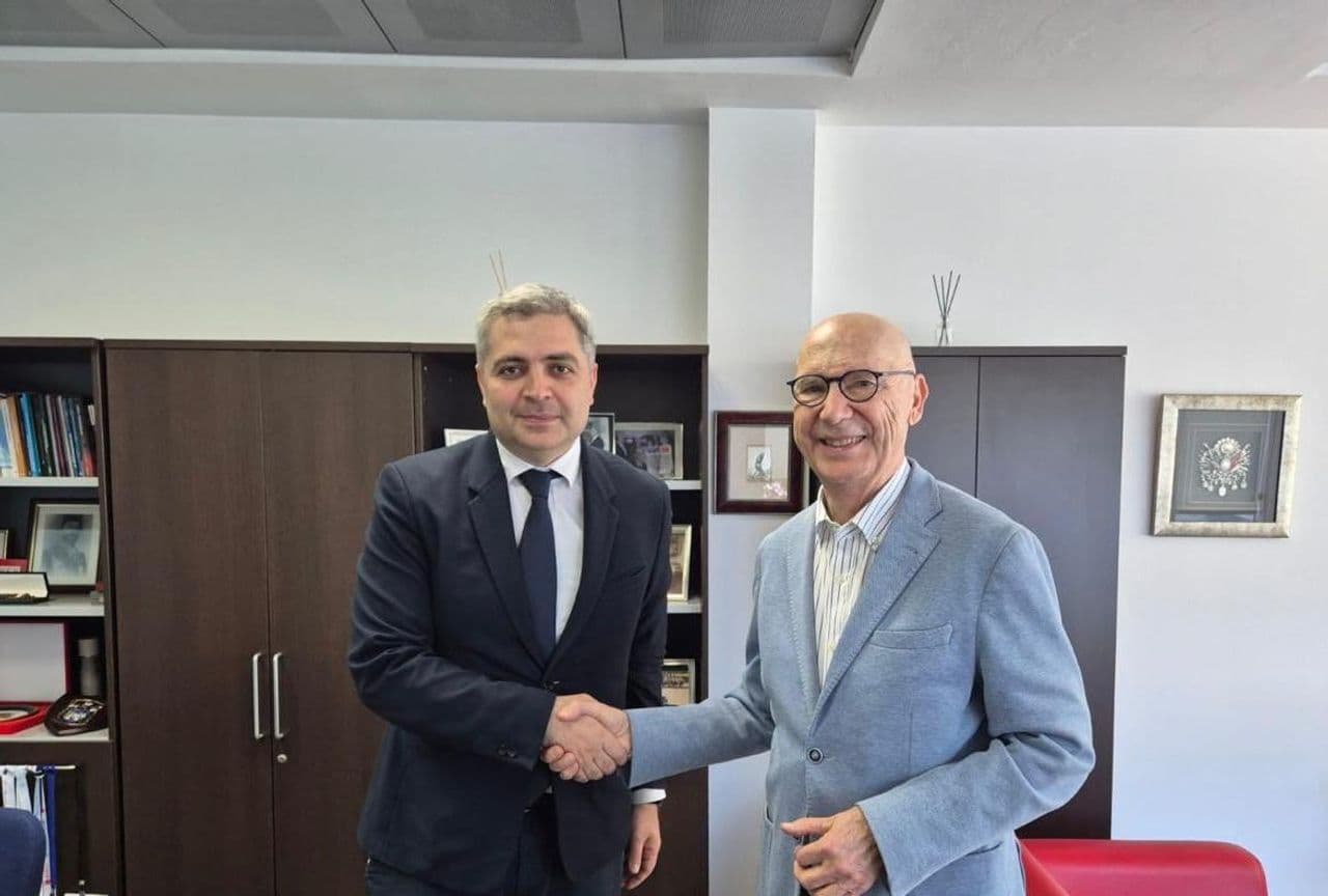 თურქეთის რესპუბლიკაში საქართველოს ელჩი არჩილ კალანდია მურათ ერსავჯის შეხვდა 